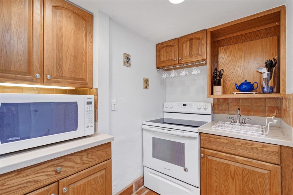6157 MIDNIGHT PASS ROAD UNIT E22, SARASOTA, FL — photo 5 of 30