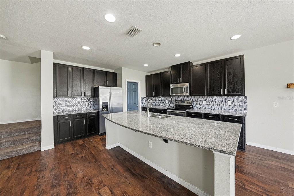 10233 NEWMINSTER LOOP, RUSKIN, FL — photo 2 of 17