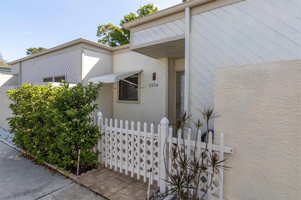 2216 OAK WIND DRIVE