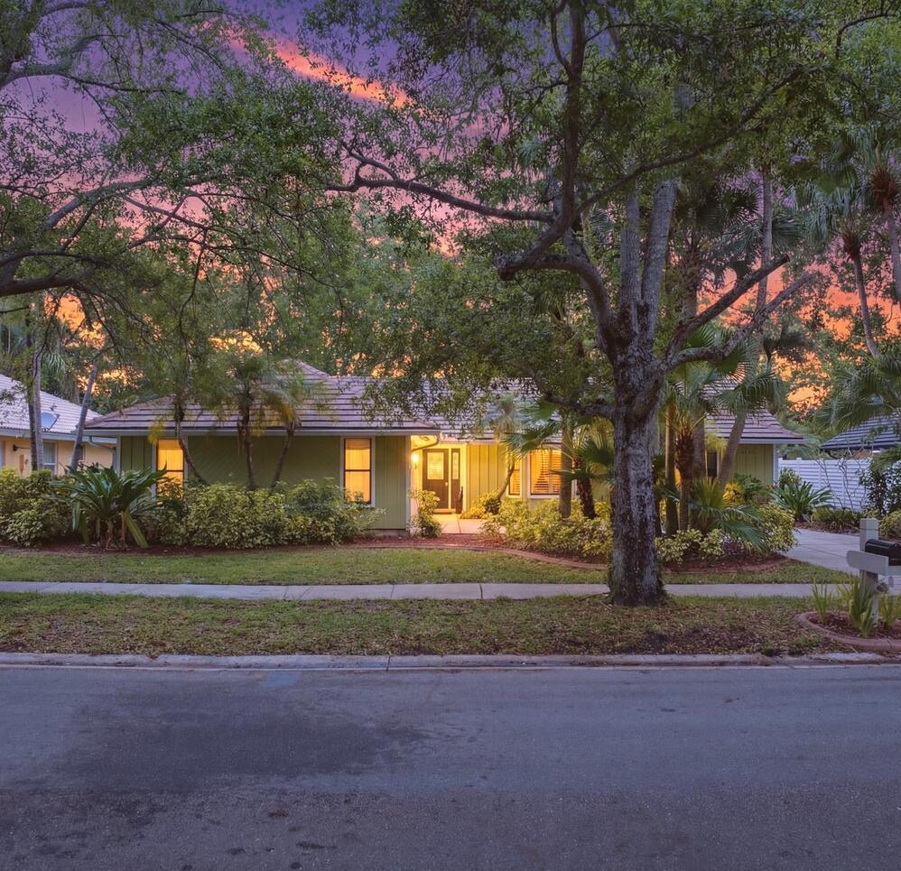 18546 Lake Bend Drive, Jupiter FL 33458