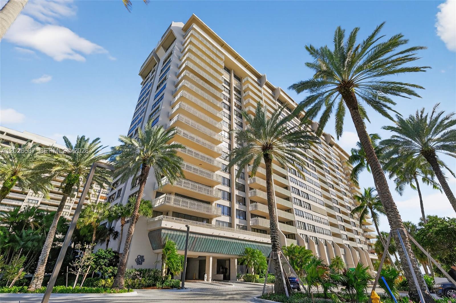 2 Grove Isle Dr # B1706, Miami FL 33133