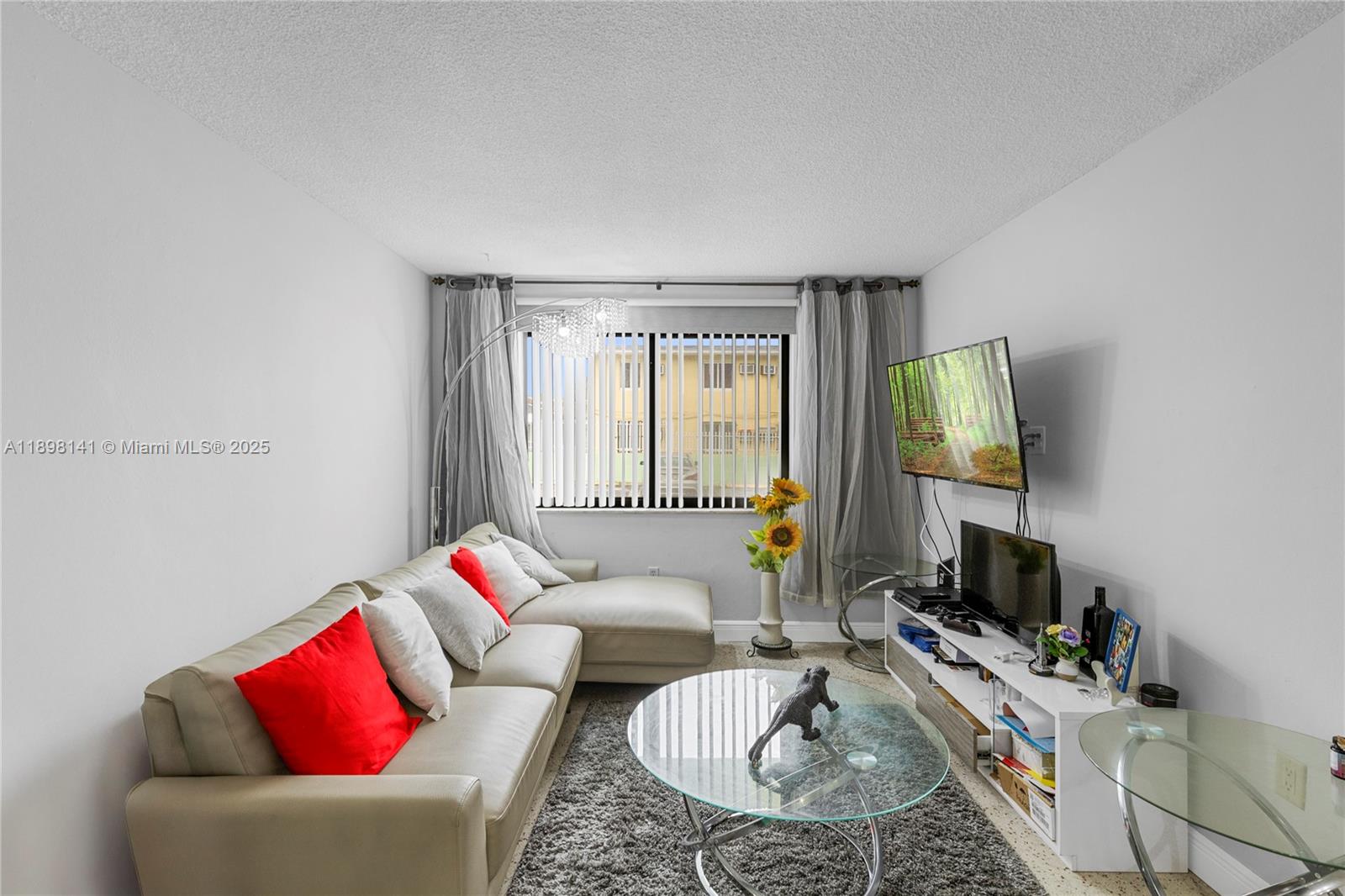 1530 SW 2nd St # 106, Miami FL 33135