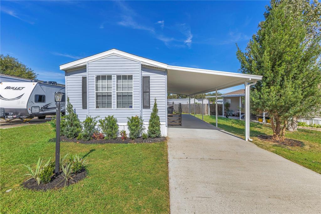 11 HOLLY DRIVE