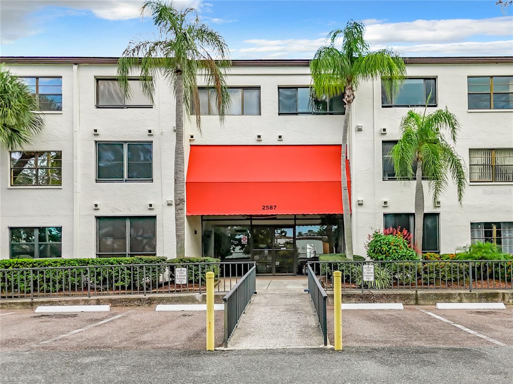 2587 COUNTRYSIDE BOULEVARD UNIT 6111