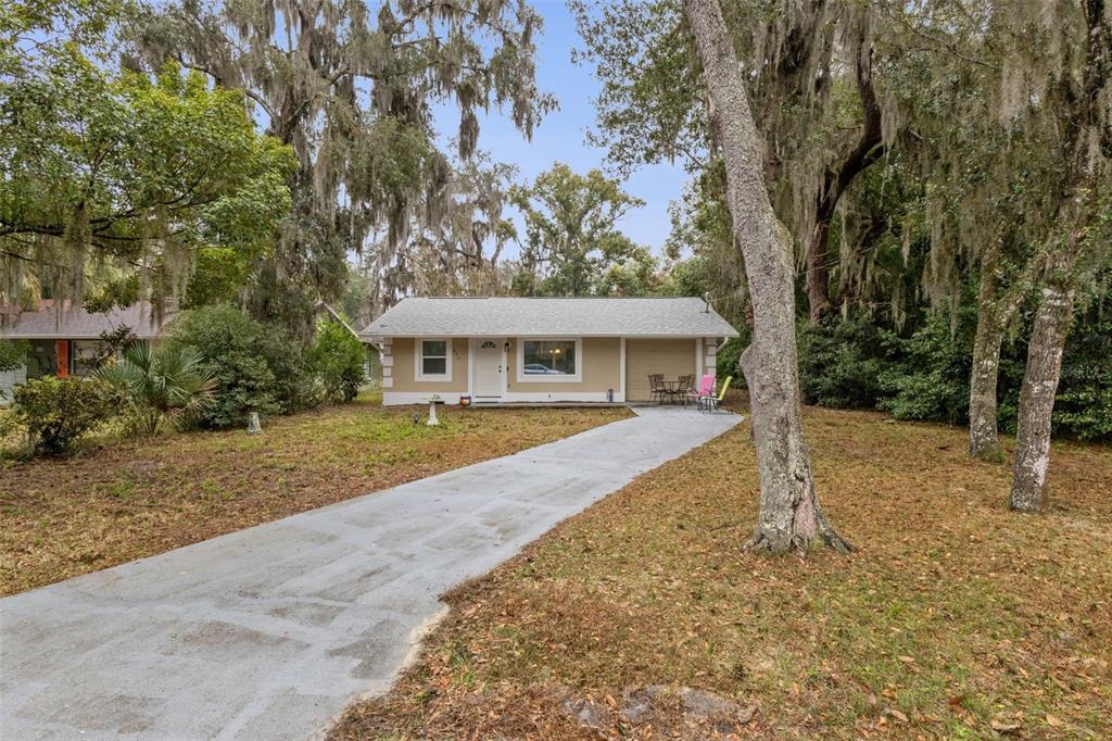 690 E JACKSON AVENUE, MOUNT DORA, FL — photo 3 of 25