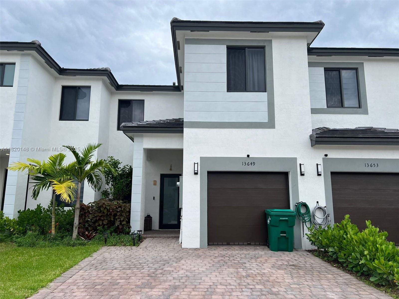 13649 SW 157th Pl, Miami FL 33196