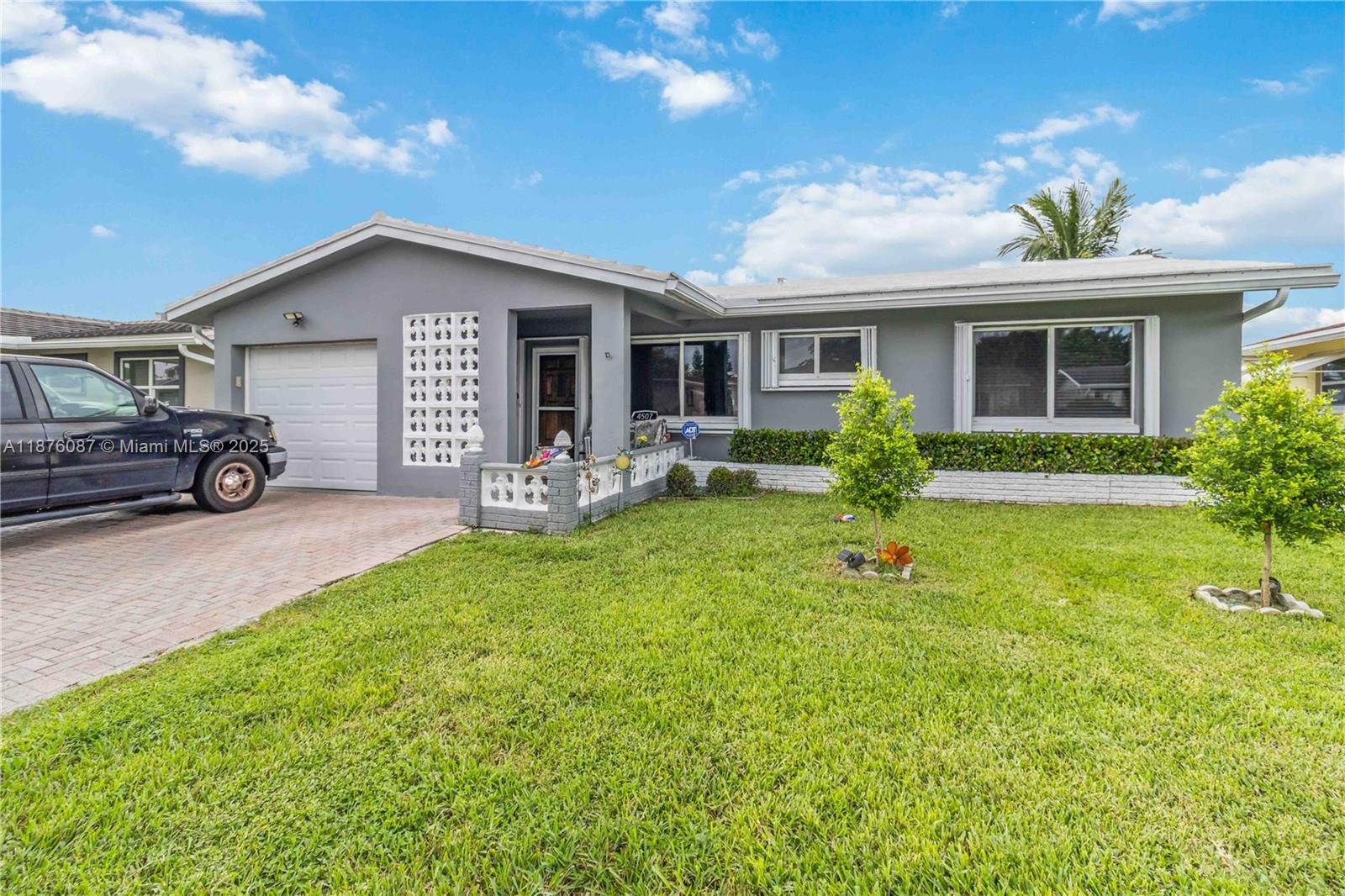 4507 NW 44th St, Tamarac FL 33319