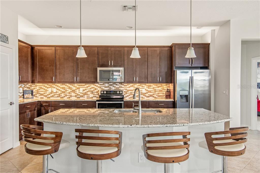 23508 AWABUKI DRIVE UNIT 202, VENICE, FL — photo 2 of 30