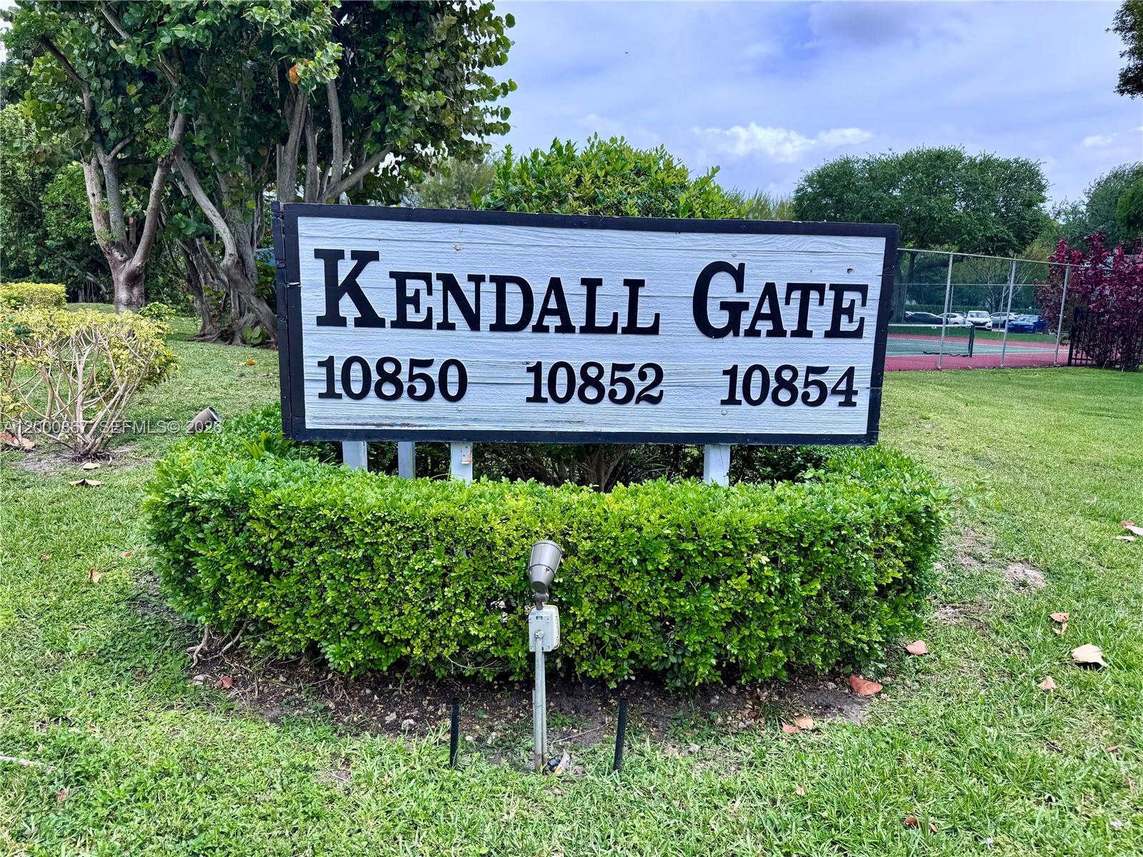 10850 N Kendall Dr # 414, Miami FL 33176