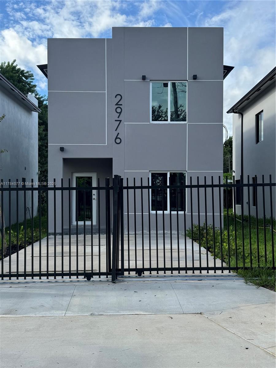 2976 NW 45th St, Miami FL 33142
