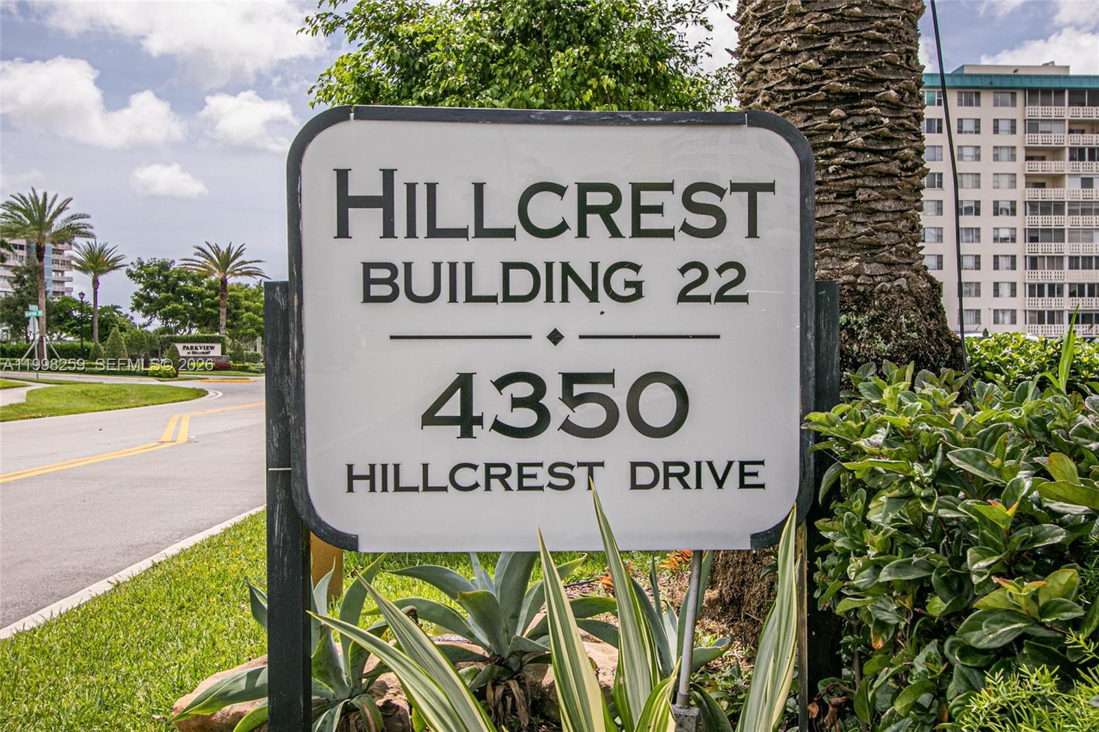 4350 Hillcrest Dr # 303, Hollywood FL 33021