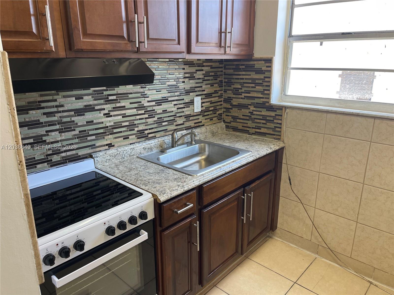 1043 NW 2nd St # 14, Miami FL 33128