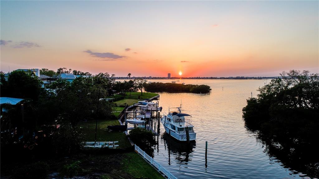 1521 BAY POINT DRIVE, SARASOTA, FL — photo 2 of 10