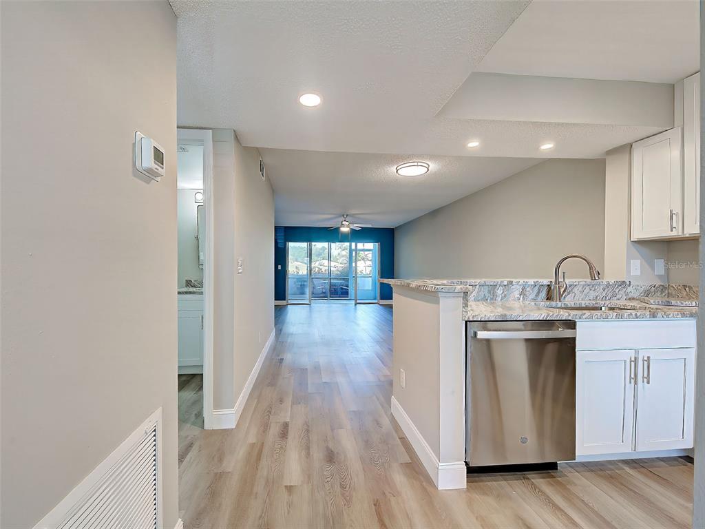 429 CERROMAR LANE UNIT 352, VENICE, FL — photo 5 of 30