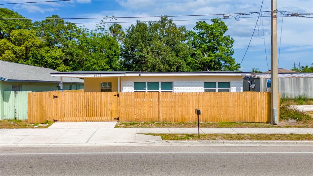 1009 S IVEY LANE