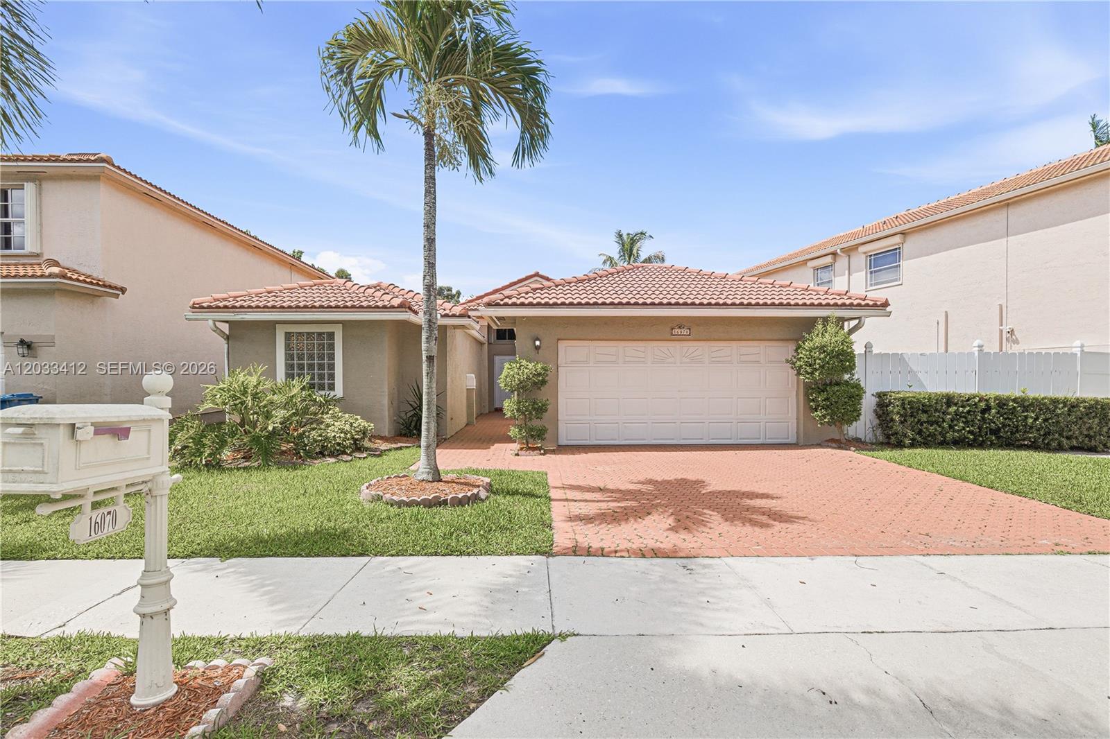 16070 La Costa Dr, Weston FL 33326