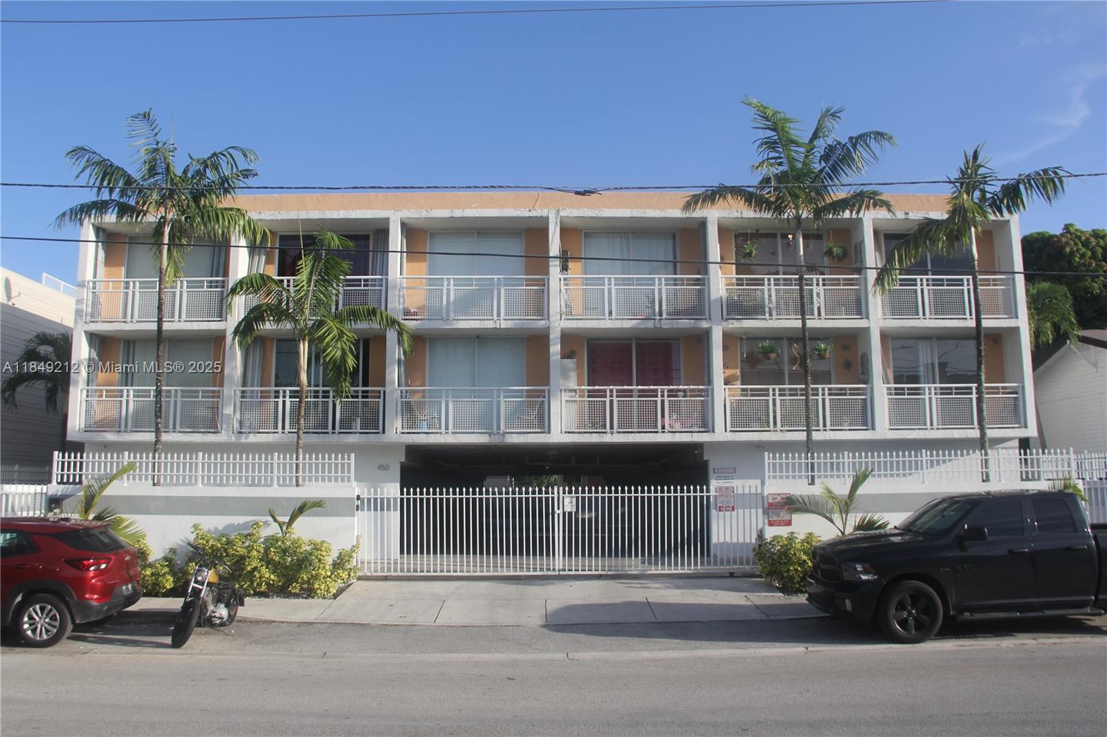 450 SW 3rd St # 10, Miami FL 33130