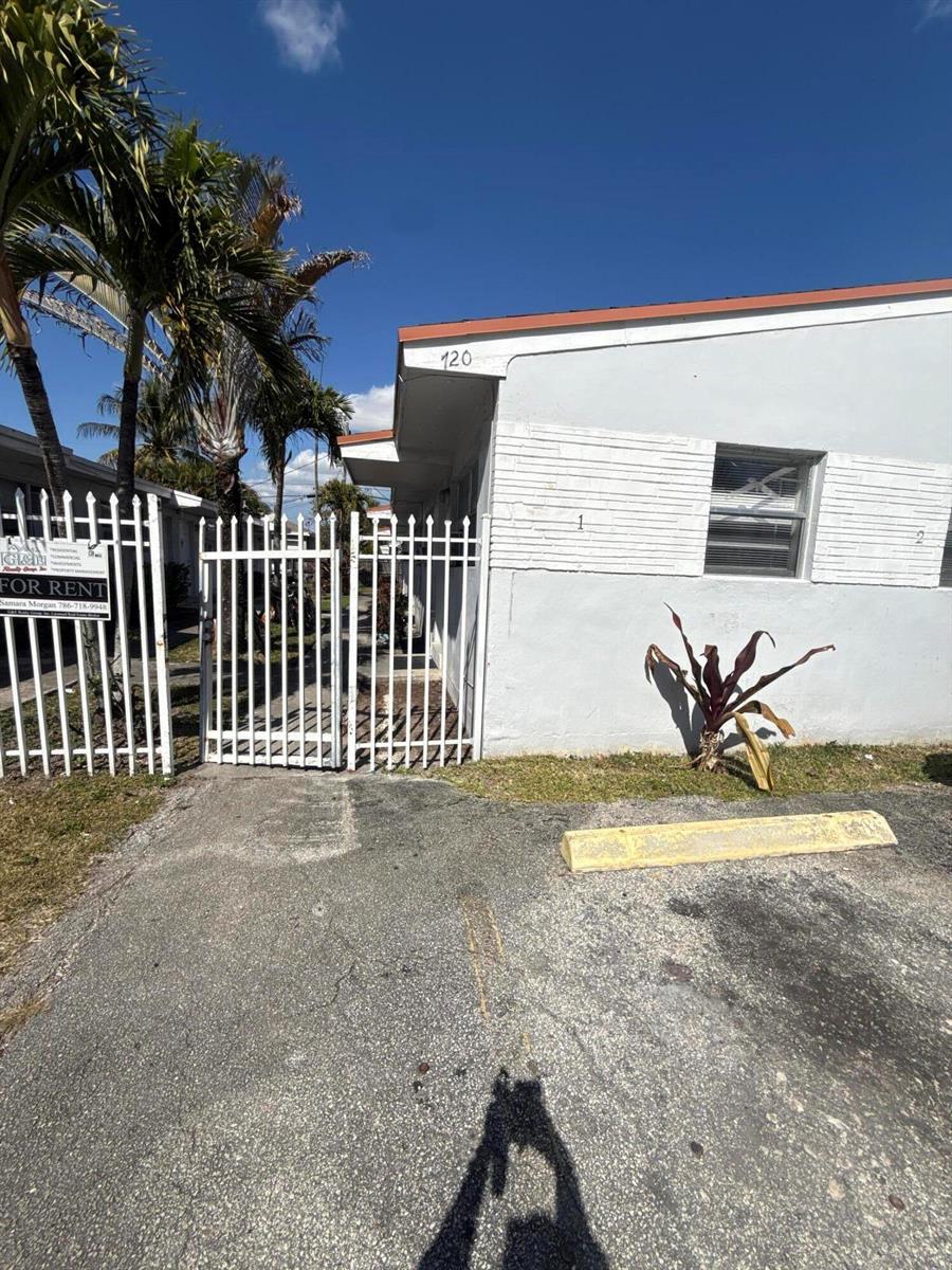 720 SW 7th Street # 4, Dania Beach FL 33004