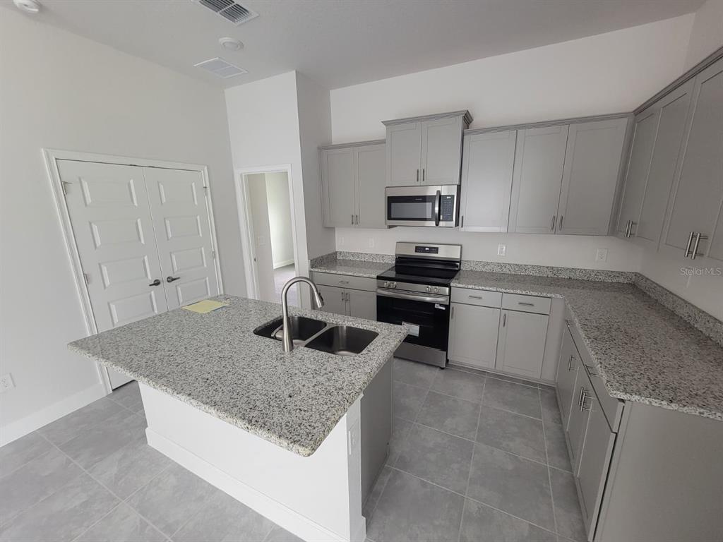 2170 NW 23RD LOOP, OCALA, FL — photo 2 of 19