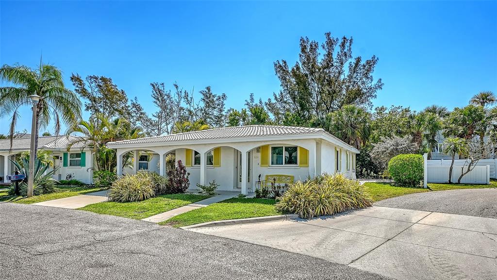 554 SPANISH DRIVE S, LONGBOAT KEY, FL — photo 3 of 30