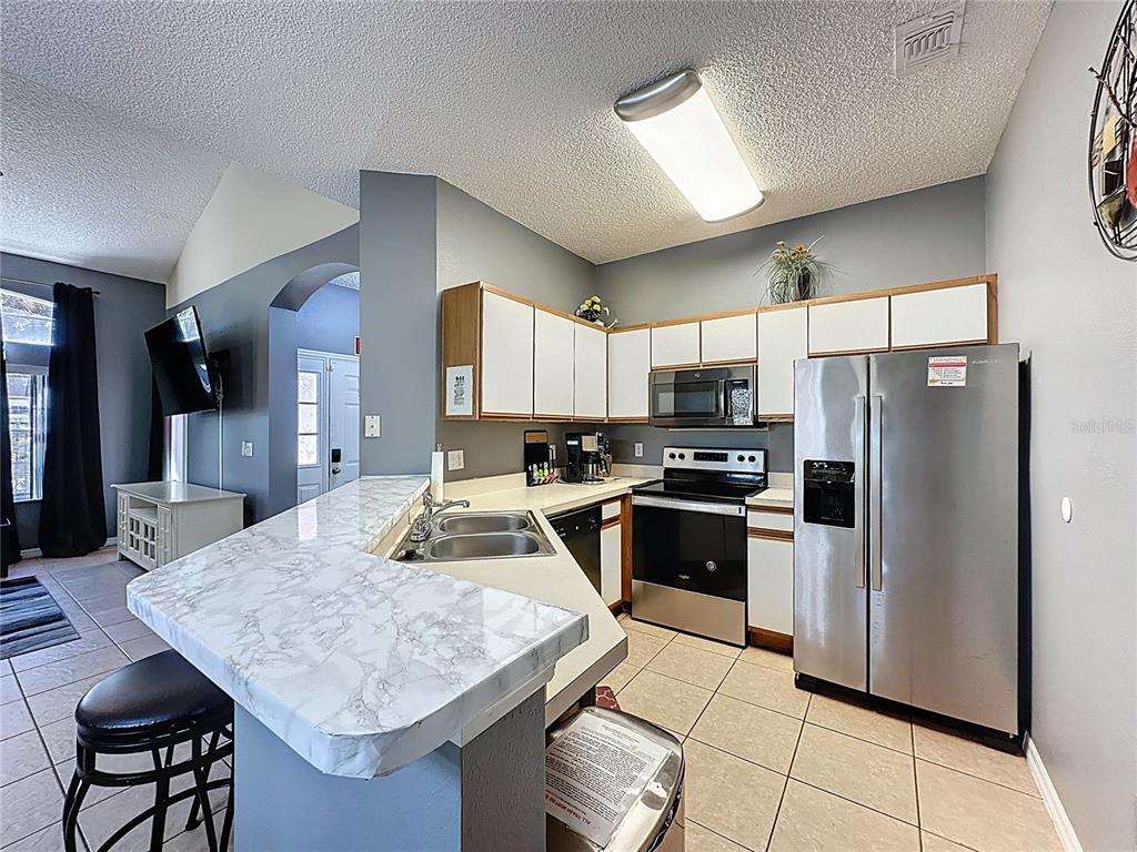 8401 CRYSTAL COVE LOOP, KISSIMMEE, FL — photo 3 of 30