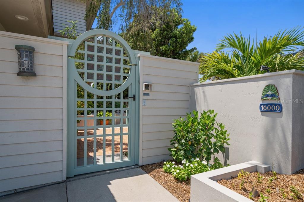 16000 GULF BOULEVARD, REDINGTON BEACH, FL — photo 3 of 30