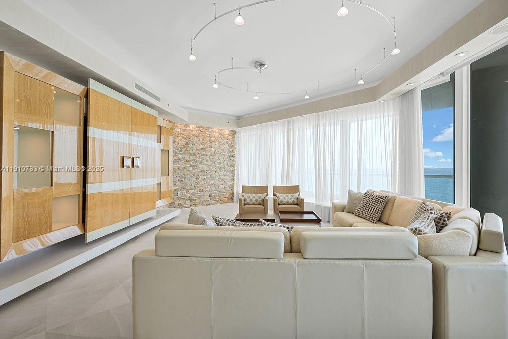 16047 Collins Ave # 1104, Sunny Isles Beach FL 33160