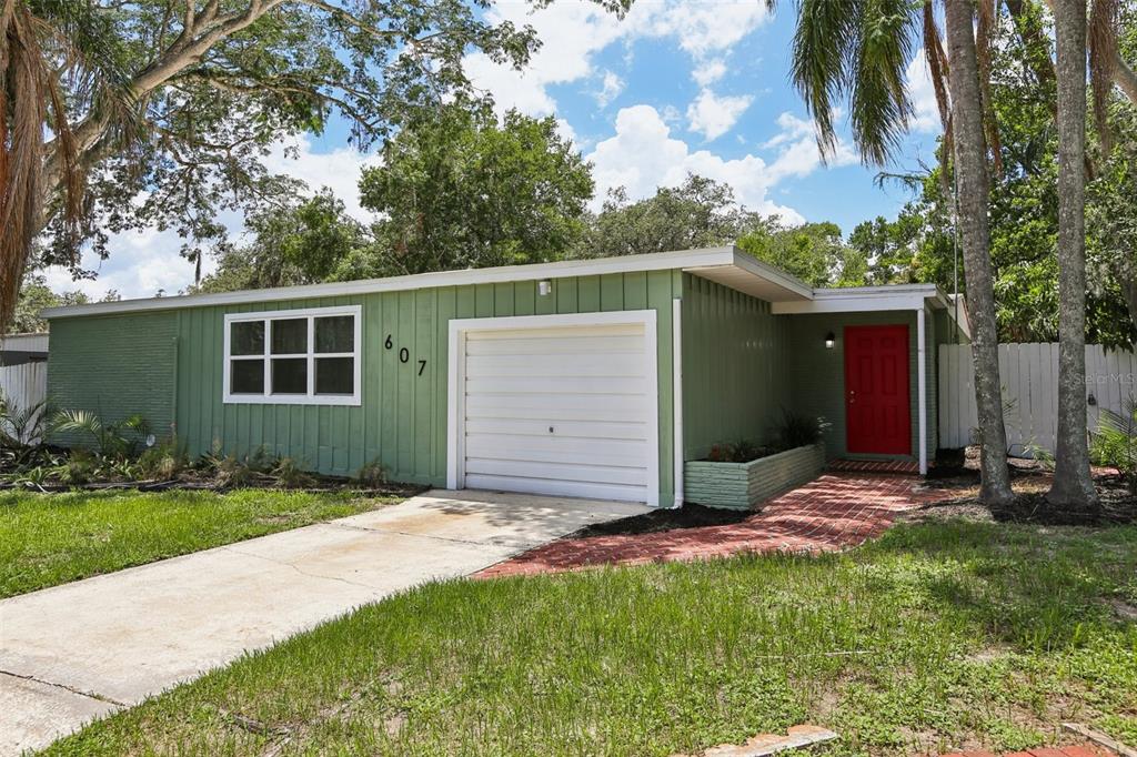 607 E RIVER DRIVE