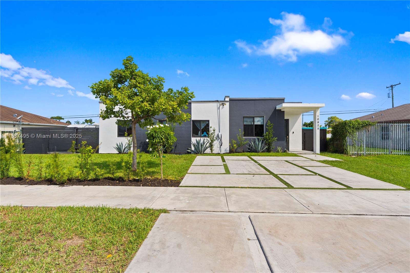 10925 SW 218th Ter, Miami FL 33170