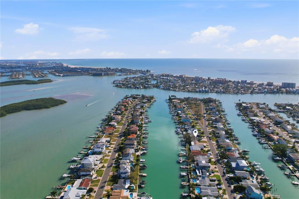 541 LILLIAN DRIVE, MADEIRA BEACH, FL — photo 2 of 30