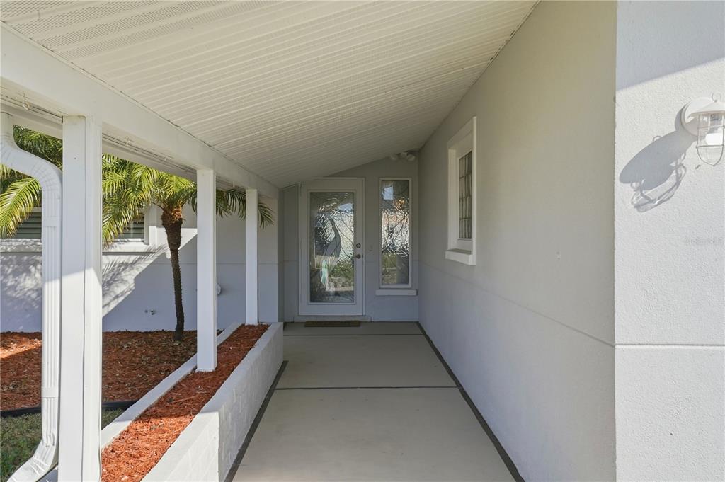 541 LILLIAN DRIVE, MADEIRA BEACH, FL — photo 3 of 30
