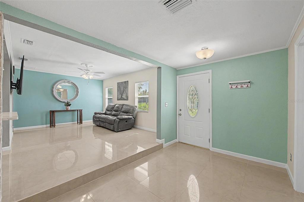 6704 S GABRIELLE STREET, TAMPA, FL — photo 2 of 25