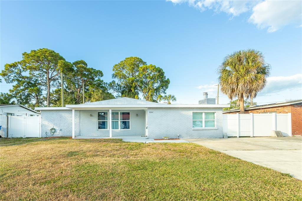 8207 TANGLEWOOD LANE