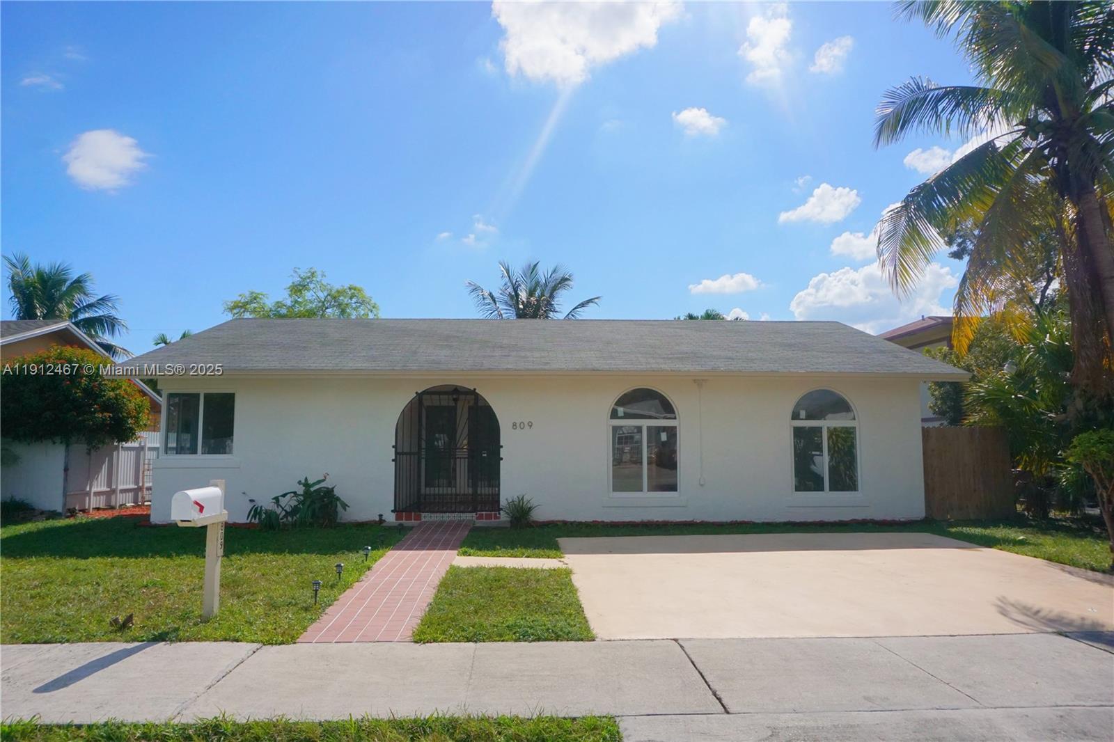 809 SW 10th St, Hallandale Beach FL 33009