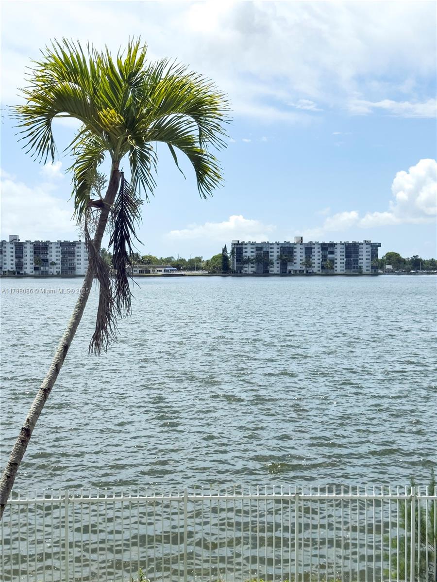 1100 NE 191st St # 25E, Miami FL 33179
