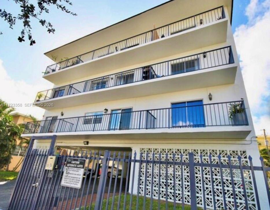 1960 Marseille Dr # 204, Miami Beach FL 33141