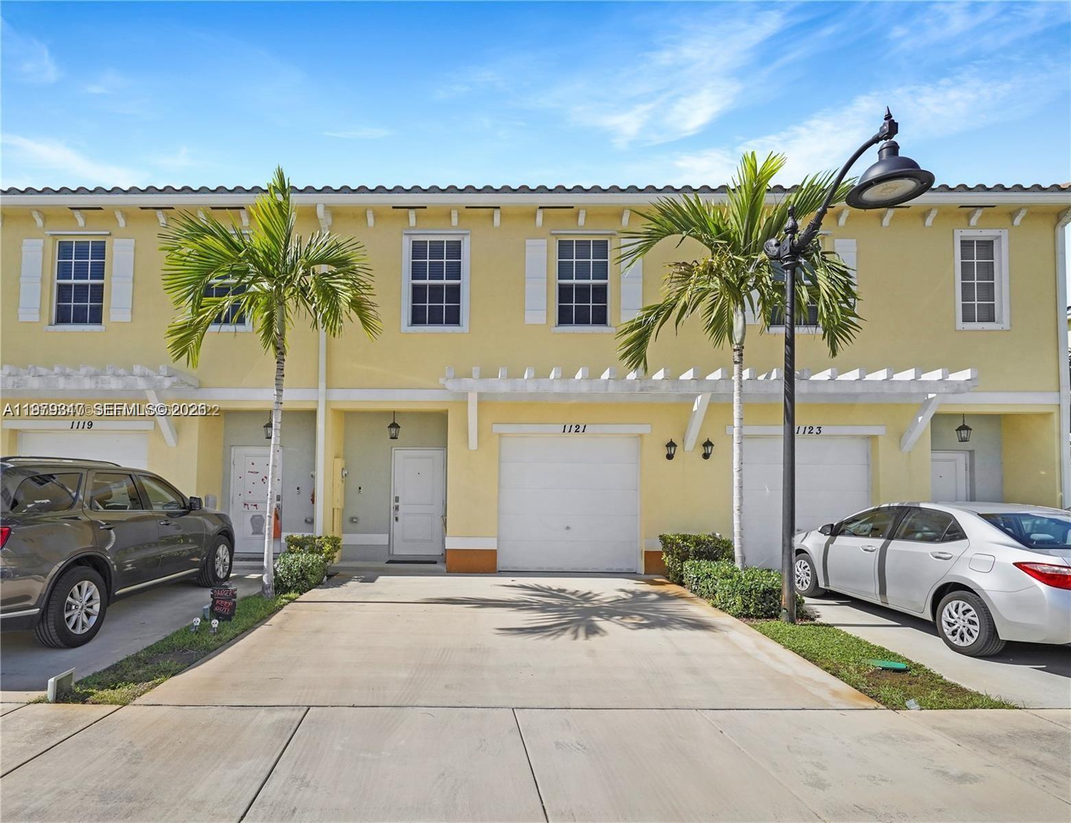 1121 NW 41st Ln, Lauderhill FL 33313