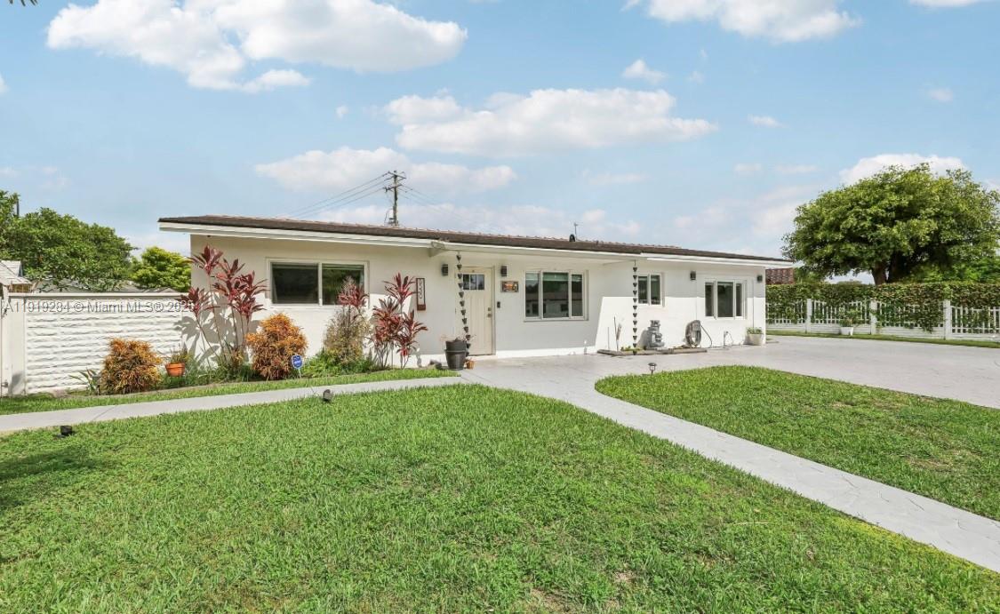 5530 SW 96th Ave, Miami FL 33165