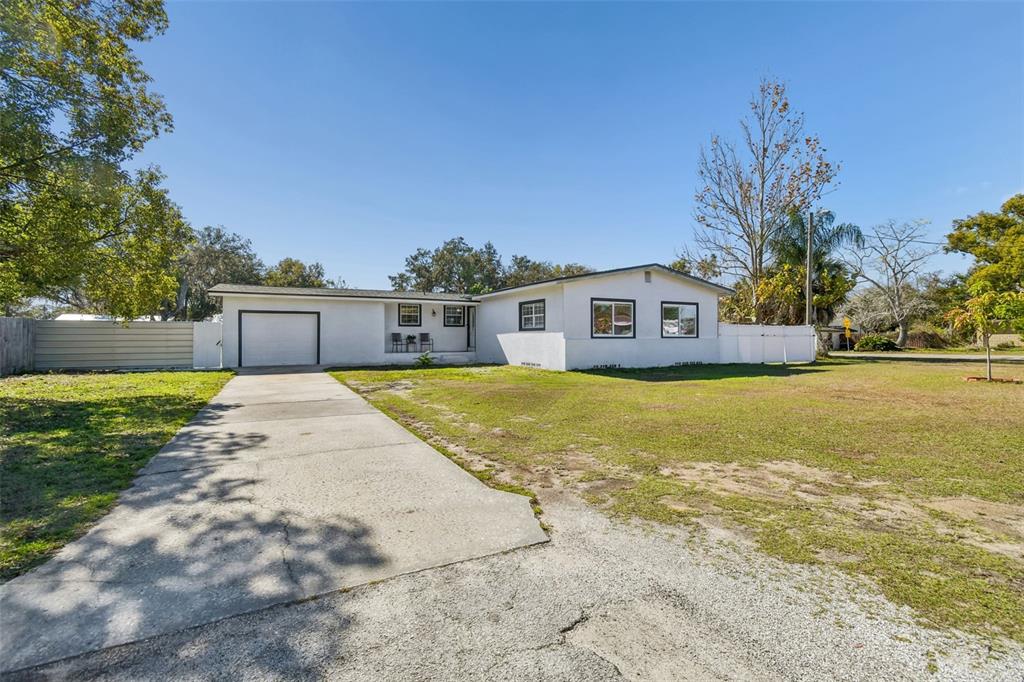 2109 OAKLAND DRIVE
