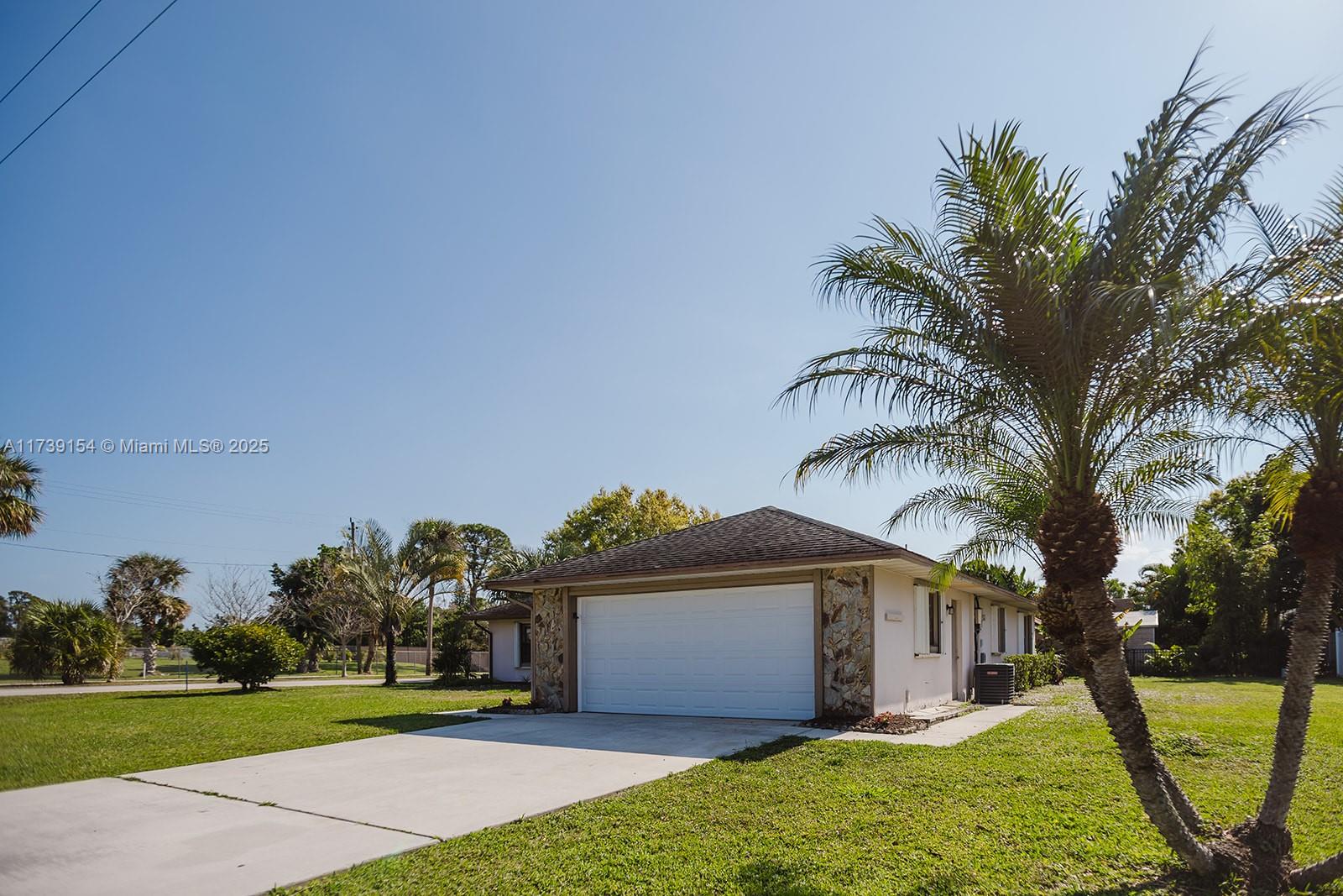 5800 Paleo Pines Cir, Fort Pierce FL 34951