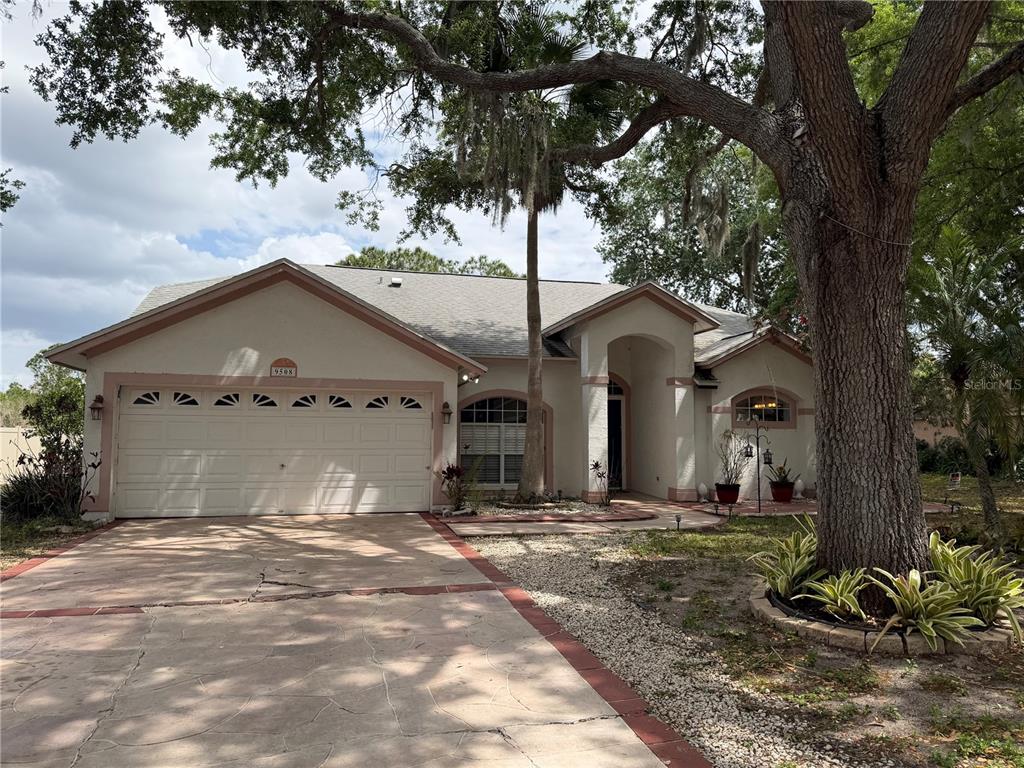 9508 GLENPOINTE DRIVE