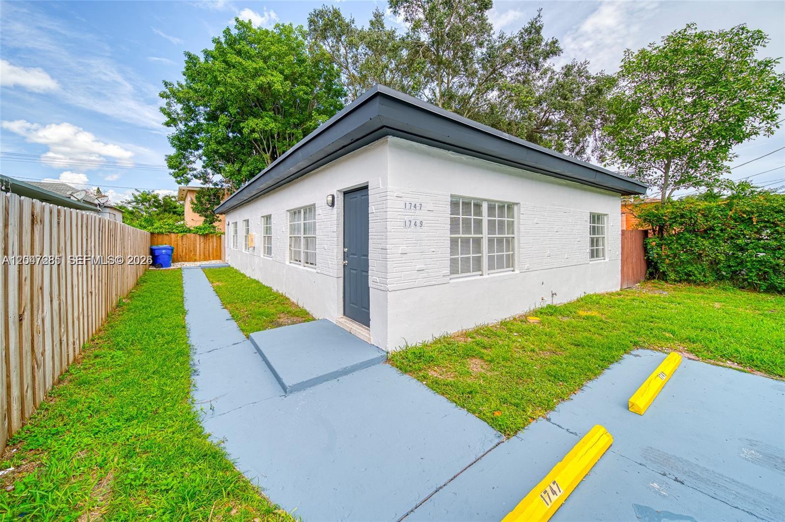1747 NW 40th St # 1747, Miami FL 33142