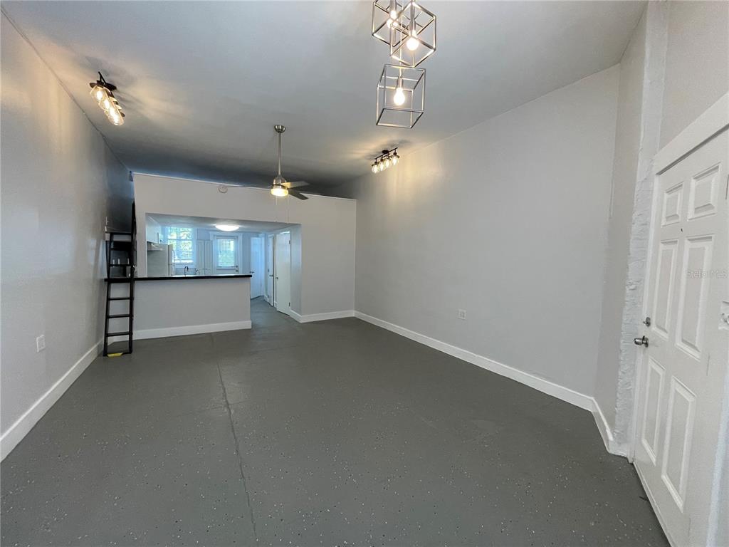 This floor plan shows a one-bedroom apartment with a kitchen, living room, loft, and bathroom — 2305 W TEXAS AVENUE UNIT 5, TAMPA, FL