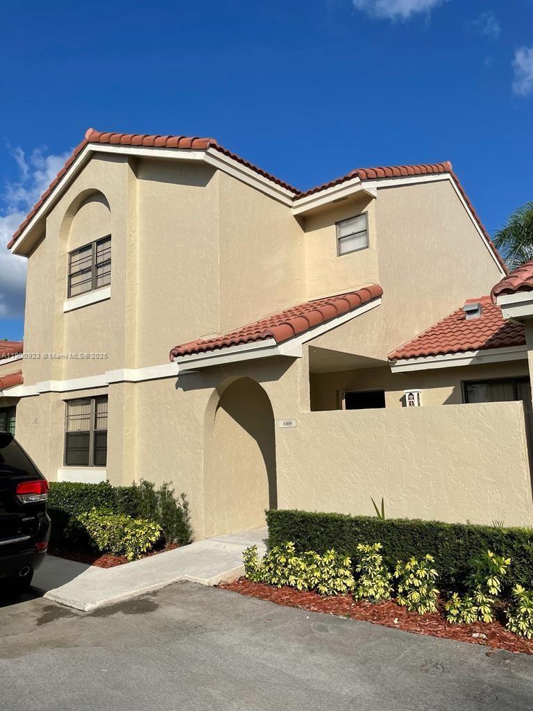 6169 NW 170th Ter, Hialeah FL 33015