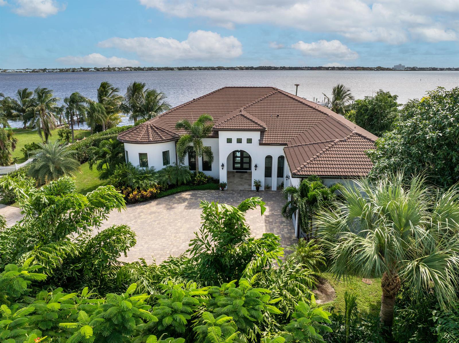 1000 NE Wright Avenue, Jensen Beach FL 34957