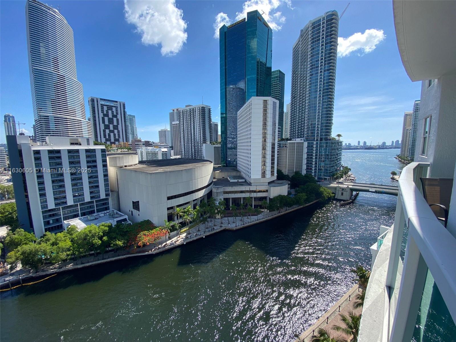 31 SE 5th St # 1601, Miami FL 33131