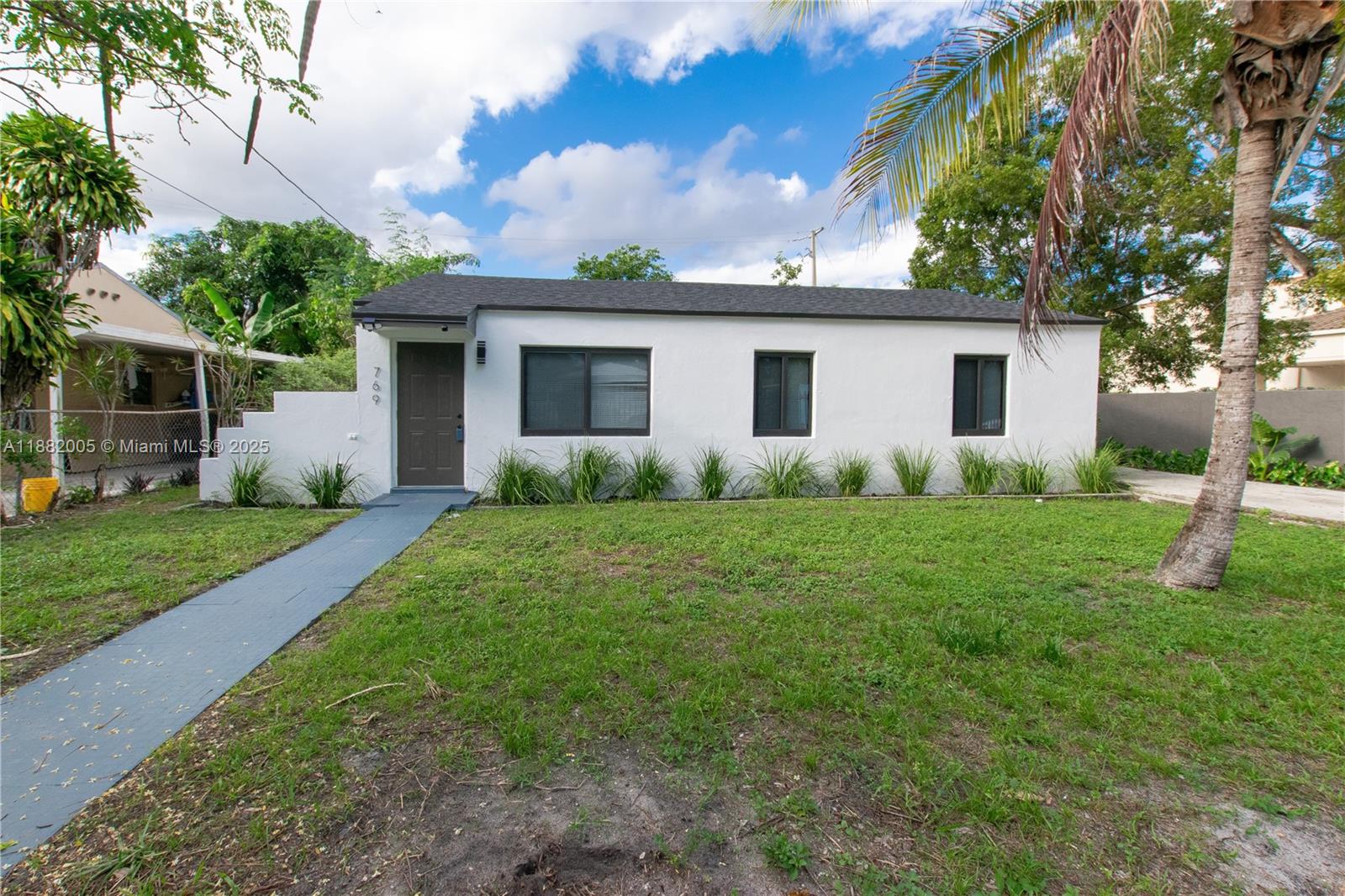 769 NW 118th St, Miami FL 33168
