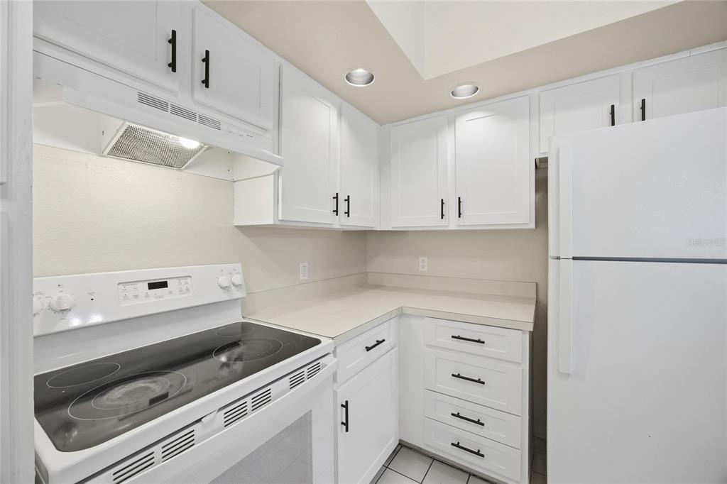4532 COMMANDER DRIVE UNIT 2132, ORLANDO, FL — photo 5 of 26