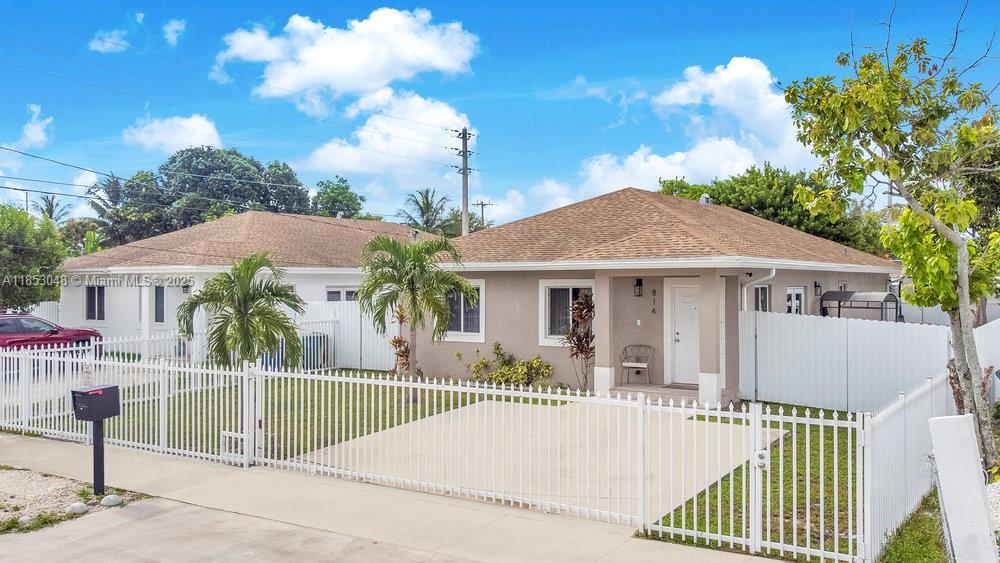 814 NW 114th St, Miami FL 33168
