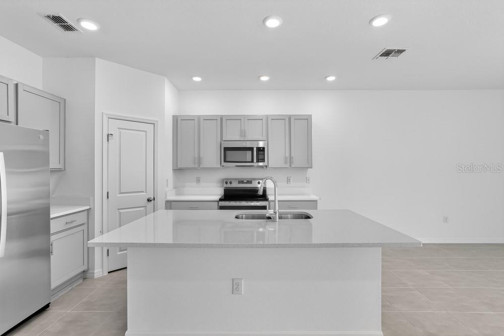 13134 STABLE PLACE, PARRISH, FL — photo 3 of 30